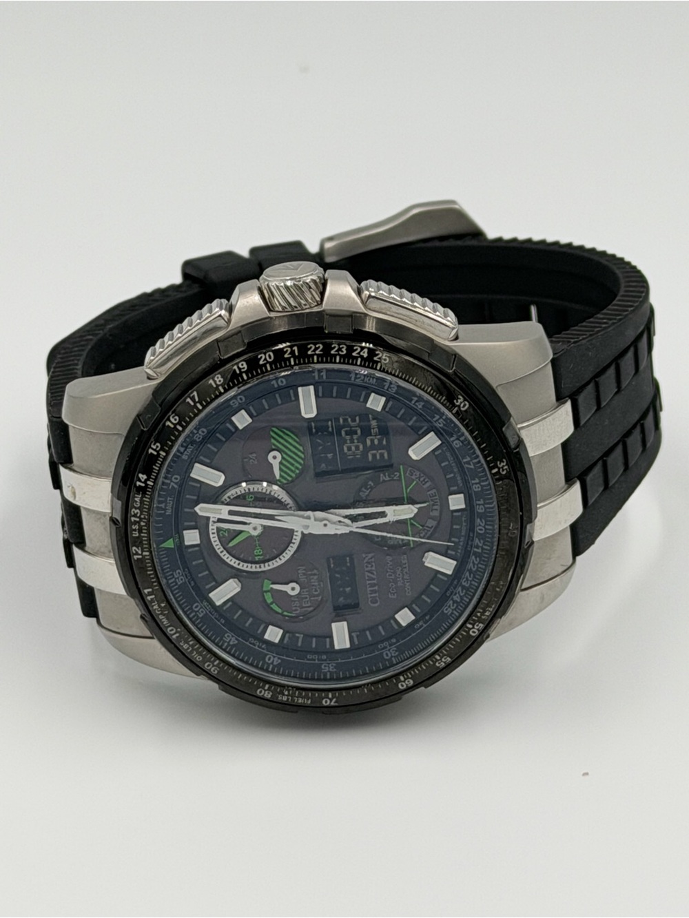 Citizen Eco-Drive Skyhawk Radio-Controlled Watch with Case & Manual - Picture 5 of 9
